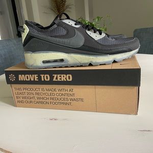NWOT Nike Air Max Terrascape 90